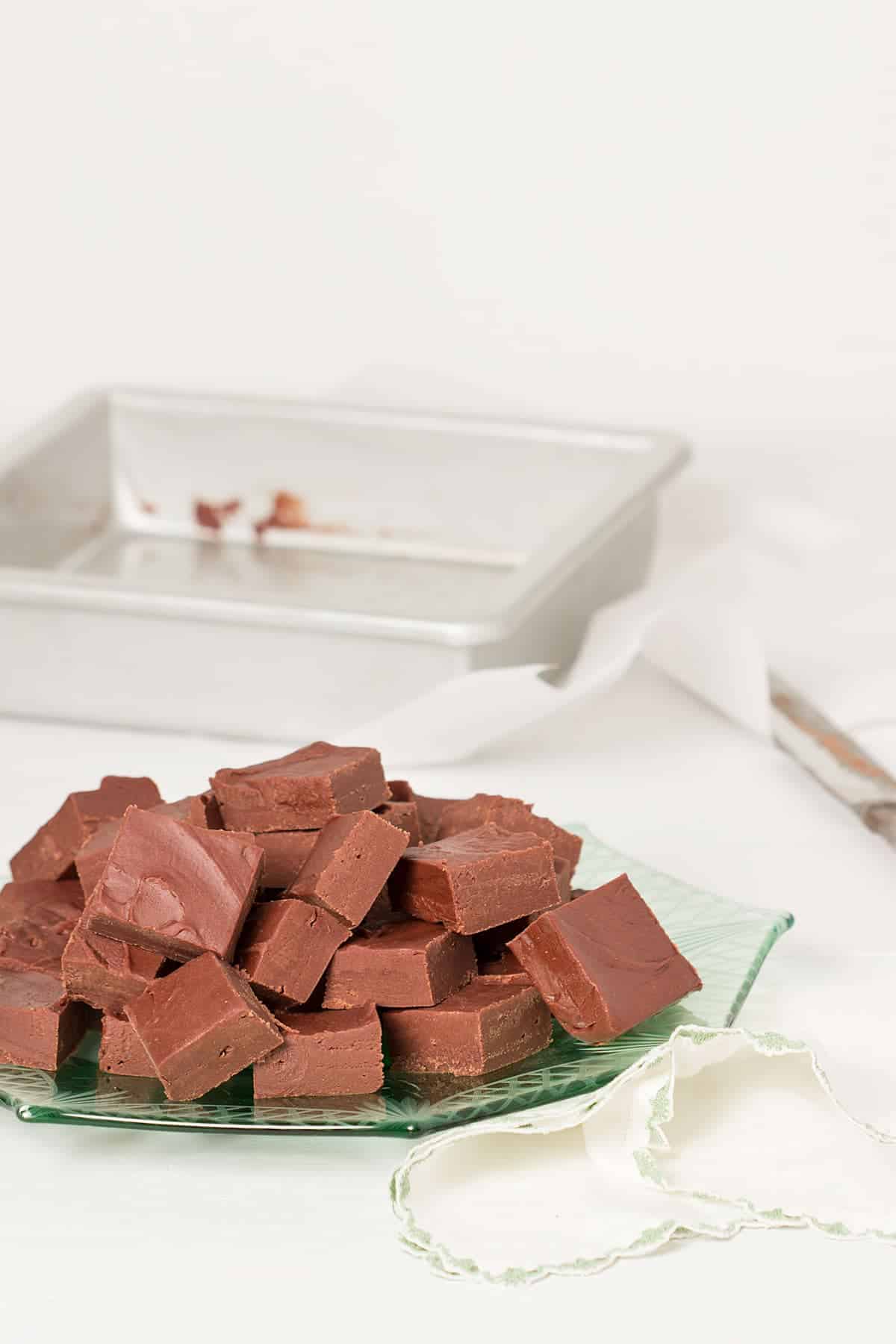 1950's Simple Rich Refrigerator Fudge - Soft, creamy and chocolatey, this delightful confection will surely bring a smile to your face from the first taste. #vintagerecipe