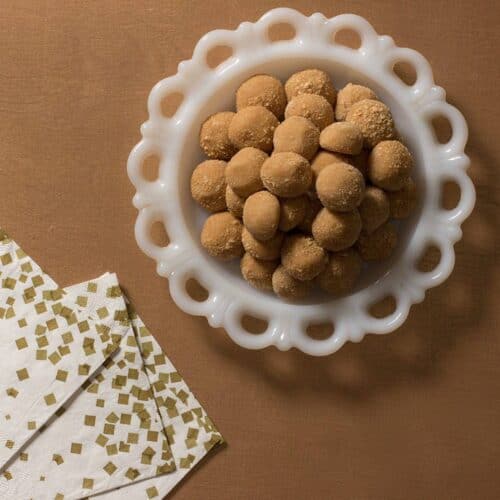1950's Inspired No-Bake Peanut Butter Bites - These are so peanut buttery, easy to make, and delicious!